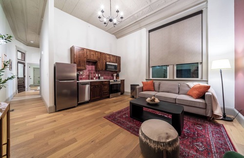 Sedalia Apartment | The Scarlet Suite - Luxury 2-bedroom Apartment in Downtown Sedalia