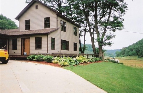 Hillsboro House | The Scenic Getaway
