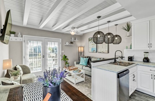 Sneads Ferry House | The Scooby Shack-A fully remodeled home with private neighborhood beach access!