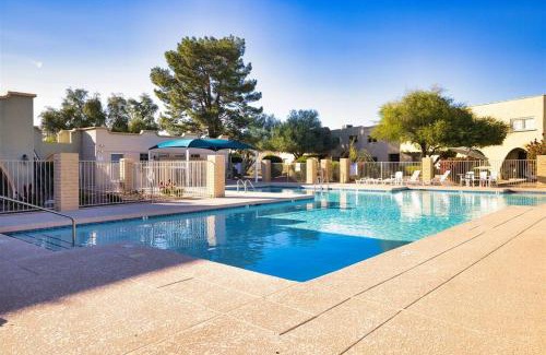 Casa Granada East Townhouses Apartment | The Scott Pad - Remodeled space, large pool, centrally located in the heart of Scottsdale!