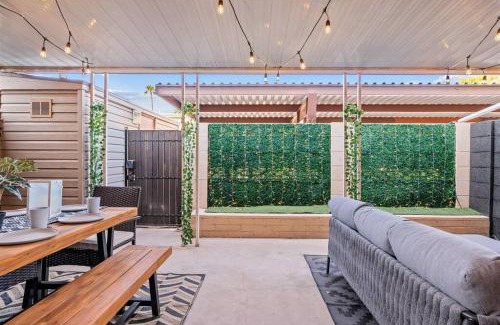 Casa Granada East Townhouses Apartment | The Scott Pad - Remodeled space, large pool, centrally located in the heart of Scottsdale!