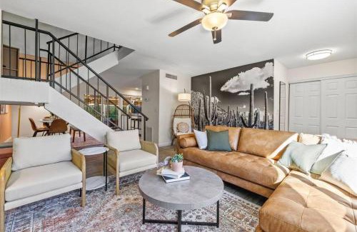 Casa Granada East Townhouses Apartment | The Scott Pad - Remodeled space, large pool, centrally located in the heart of Scottsdale!