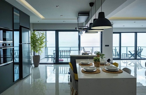 Antalya City Centre Condo | The Sea Cliff Signature: Sea and Mountain Views in the Heart of Antalya