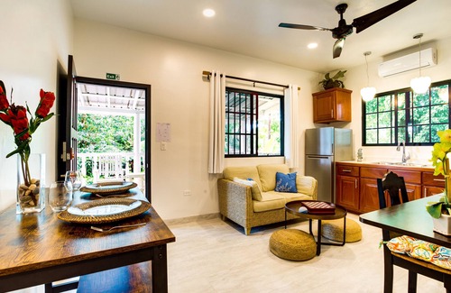 Placencia House | THE SEA GLASS INN