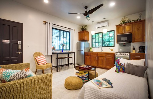Placencia House | THE SEA GLASS INN