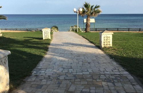 Eastern Hammamet Apartment | The sea right at your feet near the city center