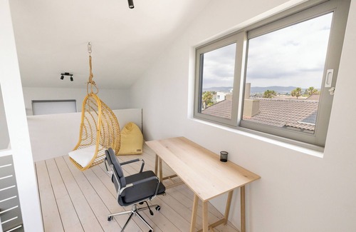 Sunset Beach Apartment | The Sea-View Lodge @ Ocean 9