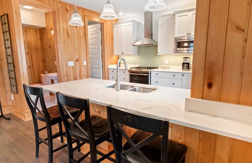 Historic Downtown Manteo House | The Seabiscuit* Walk to Festival Park & Downtown