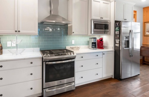 Historic Downtown Manteo House | The Seabiscuit* Walk to Festival Park & Downtown