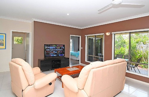 Pialba House | The Seahaven Spacious gorgeous home or somewhere to park your Boat/Jetski's.