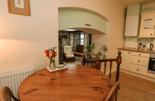 Llanwrthwl Cottage | THE SEARLE, pet friendly, character holiday cottage in Rhayader
