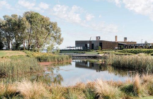 Yarrawonga Hotel | The Sebel Yarrawonga Silverwoods