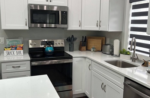 Crown Heights Cottage | The Secret Cottage-Hidden Gem! Entire cottage with covered patio!
