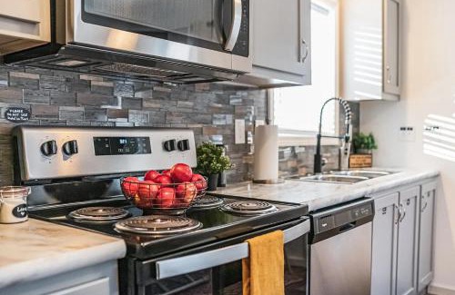 Woodland Park Apartment | The Secret Mountain Retreat w/Views + Yard + BBQ