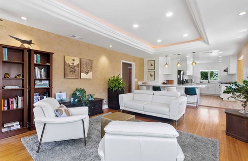 Westchester House | The Serene Haven on 77th Pl #41787