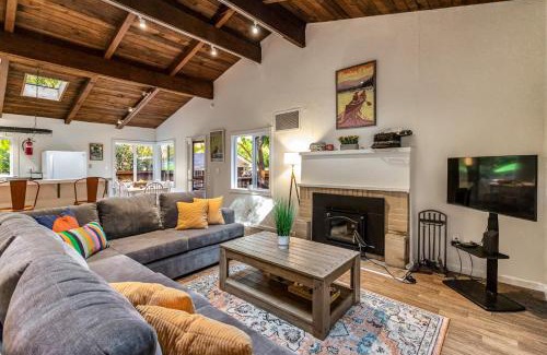 Guerneville House | The Shack Hot Tub Outdoor BBQ Russian River
