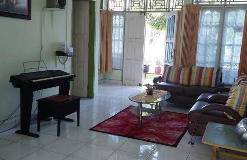 Padang House | The Sharpe's Place