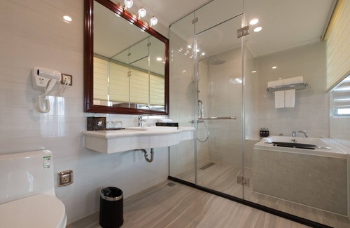 Ngo Quyen Hotel | The Shine Hotel