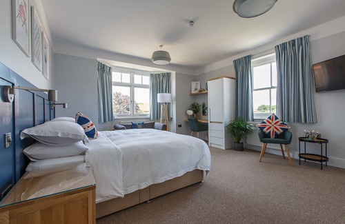 Weybourne Bed & Breakfast | The Ship Inn