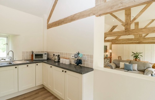 Honiton Cottage | THE SHIPPON, romantic, with hot tub in Honiton