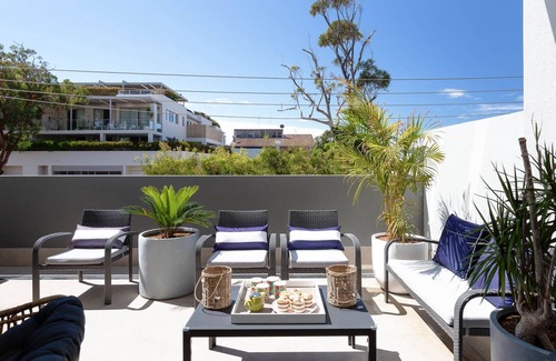 Shoal Bay Apartment | The Shoal, 104/6-8 Bullecourt Street - linen included & under 200m to beach