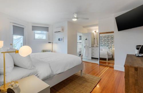 Narragansett Pier Hotel | The Shore House