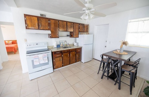 Melinda Cook Cottage | The Shores Beach Cottage - a Short Walk from the Sand - Daytona Beach Shores