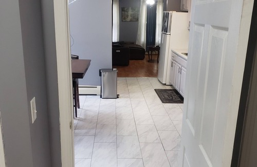 Asylum Hill Apartment | The Silhouette! Chic 1-bedroom with WiFi and AC in serene Hartford
