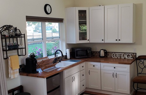 Silverton House | The Silverton Cottage- A garden retreat