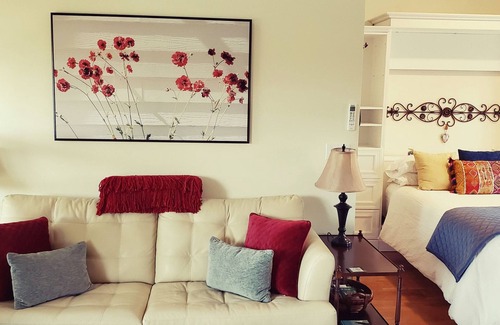 Silverton House | The Silverton Cottage- A garden retreat