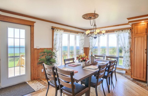 Caplan House | The Simeon - Upscale Bay Views by Doorbed