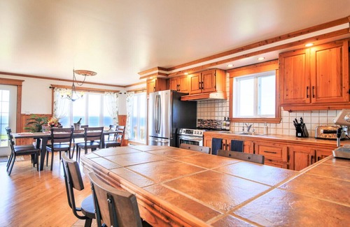 Caplan House | The Simeon - Upscale Bay Views by Doorbed