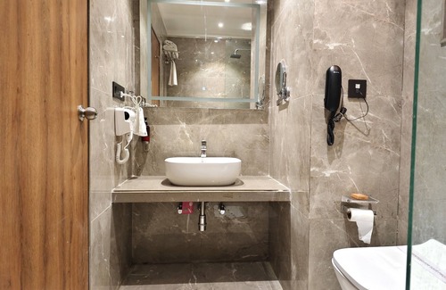 Jamnagar Hotel | The Sky Imperial Hotel Kailash