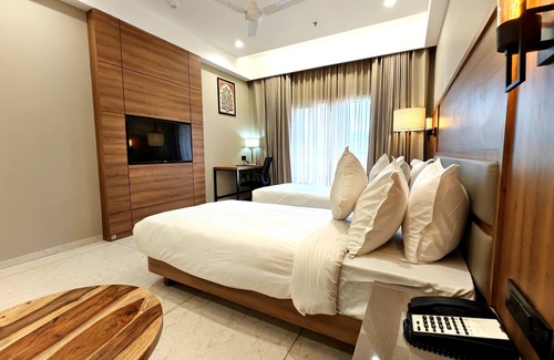 Jamnagar Hotel | The Sky Imperial Hotel Kailash