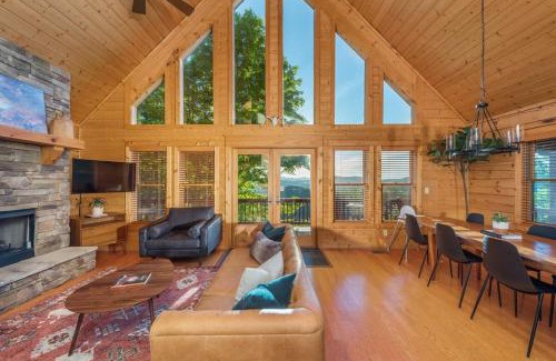 Wolf Laurel House | The Skybox Cabin Stunning Views HotTub Game Room