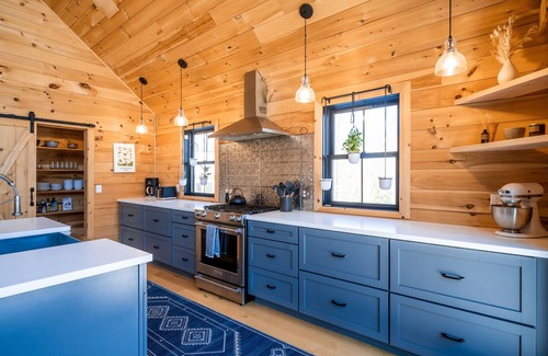 Sunderland Cabin | The Skyline Cabin - Hot Tub- Fire Pit - Panoramic Views - Manchester