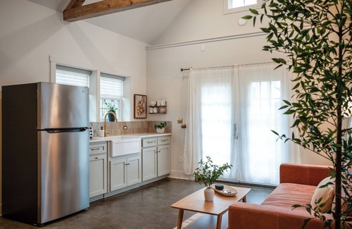 Amherst Cottage | The Sleepy Fox Cottage: A Cozy Getaway with a Touch of History