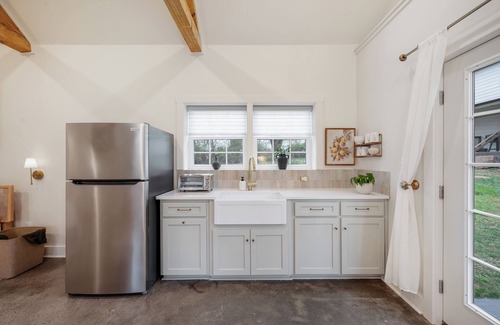 Amherst Cottage | The Sleepy Fox Cottage: A Cozy Getaway with a Touch of History