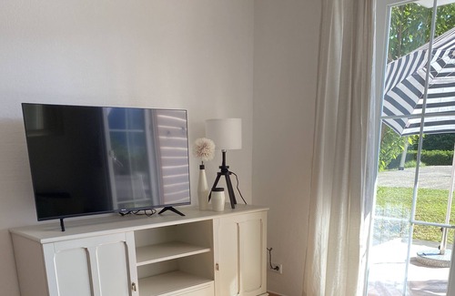 Ludwigshafen Apartment | "The snail shell" - lake view and pool