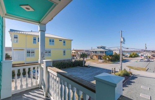 Topsail Beach Condo | The Snoozer - Gorgeous Oceanfront Home right on the beach!