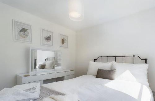 Cheltenham House | The Snug Central Cosy Good Wi-Fi