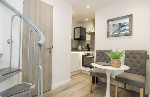 Camborne House | The Snug