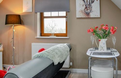 Bathgate House | The Snug