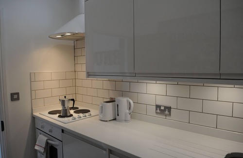Riccall Apartment | 'The Snug' nr York: stunning self-contained studio @ Old Station Master's House.