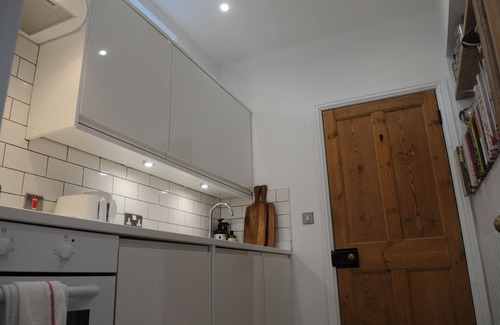 Riccall Apartment | 'The Snug' nr York: stunning self-contained studio @ Old Station Master's House.
