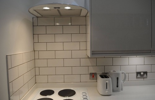 Riccall Apartment | 'The Snug' nr York: stunning self-contained studio @ Old Station Master's House.