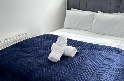 Cathays House | The Social Club - The Ultimate Experience - Sleeps 20 With Own Private Club