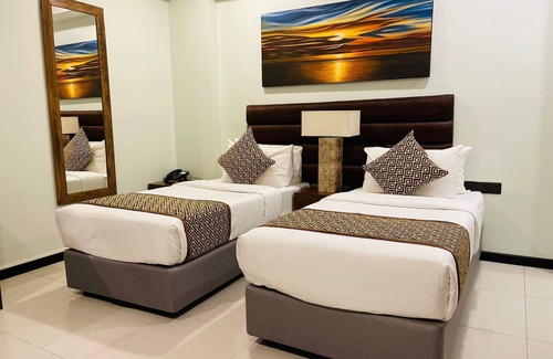 Male Hotel | The Somerset Hotel