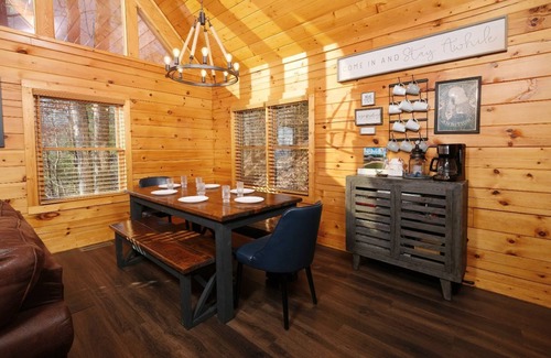Black Bear Falls Cabin | The Songbird - Mountain views, games, hot tub, and more!
