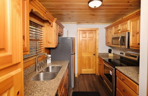 Black Bear Falls Cabin | The Songbird - Mountain views, games, hot tub, and more!